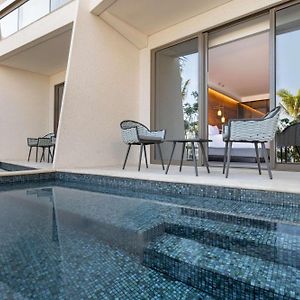 Pool Side Queen Room